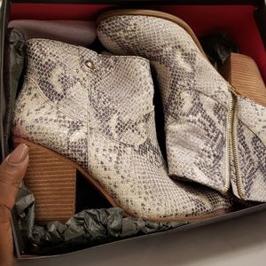 Vince Camuto  shoes